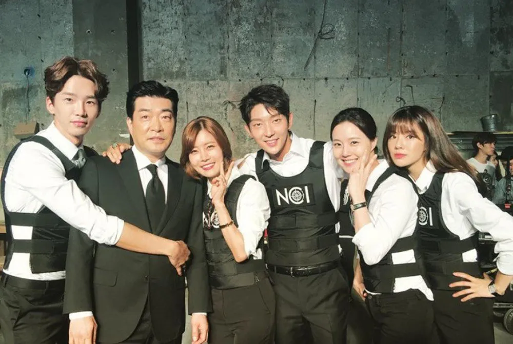 Lee Jun Ki bocorkan tak akan ada kisah cinta antara dirinya dan Moon Chae Won dalam CRIMINAL MINDS. © allkpop.com