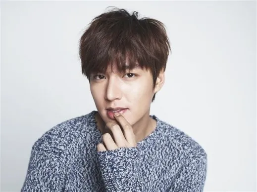 Lee Min Ho tengah mempertimbangkan proyek baru penulis naskah Man From the Star. © soompi.com