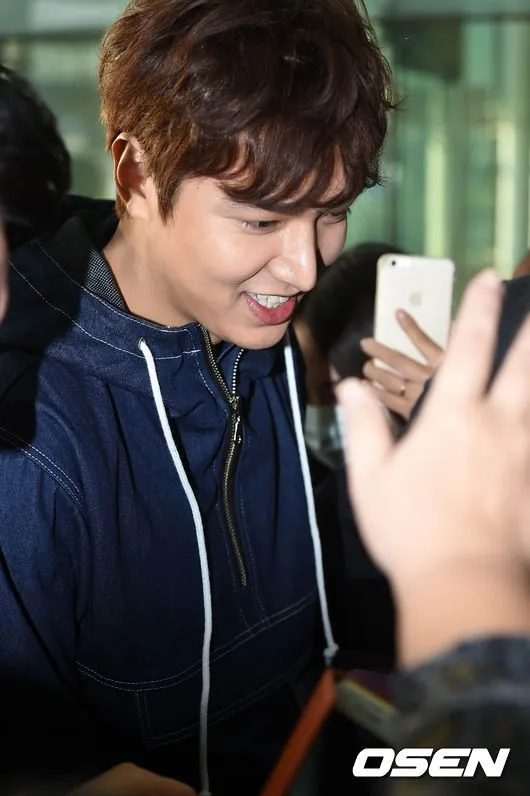 Ratusan staf keamanan dikerahkan untuk menjamin keselamatan Lee Min Ho. © OSEN