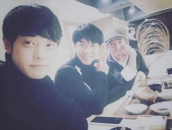 Musisi Jung Joon Young mengunggah foto dirinya dengan Lee Seung Gi yang telah berangkat wamil. © hancinema.net