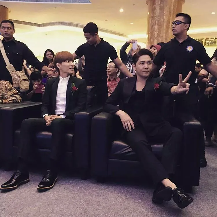 Leeteuk dan Kangin saat berada di Jakarta hari ini (1/10). © LOTTE_LOVE_JKT