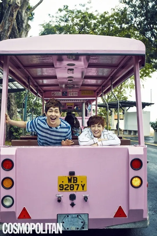 Leeteuk dan Onew di Singapura © Cosmopolitan via soompi