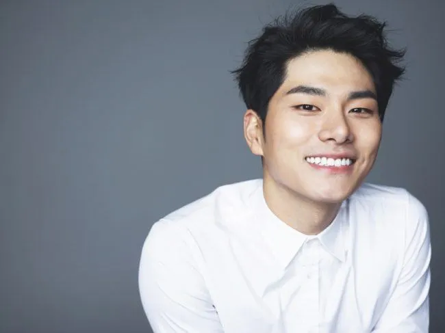 Lee Yi Kyung diduakan pacar © koreaboo.com