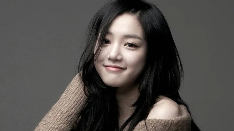 Lee Yoo Bi menghapus akun Instagram usai dapat kritik pedas dari haters. © soompi.com