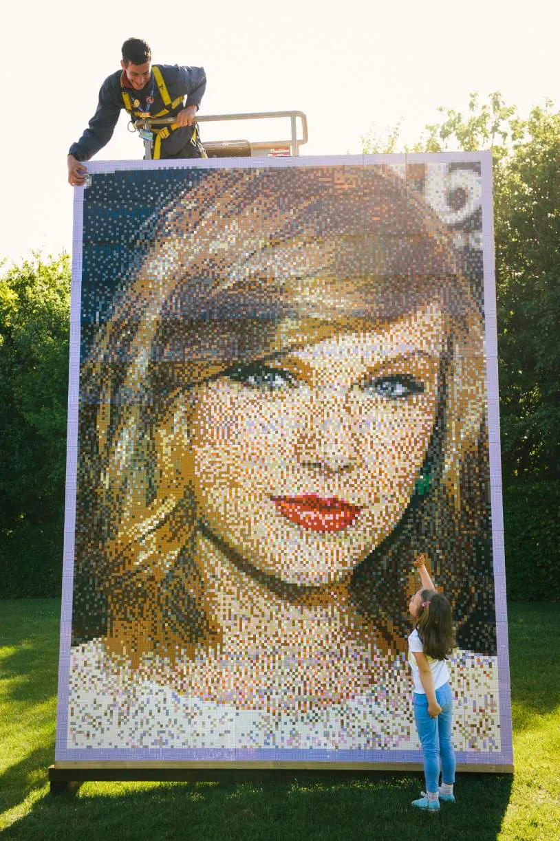 Mozaik Lego Taylor Swift / (c)Time.com