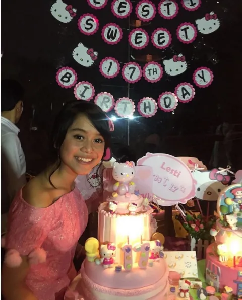 Lesti baru saja berulang tahun yang ke-17. ©instagram.com/lestykejora