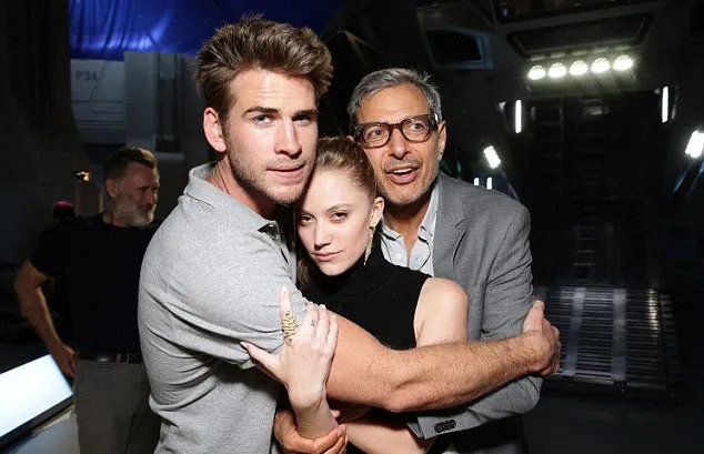 Liam Hemsworth dan Maika Monroe dikabarkan menjalin hubungan spesial © Shutterstock