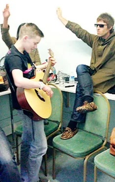 Reece Bibby, that lucky guy Foto: nme