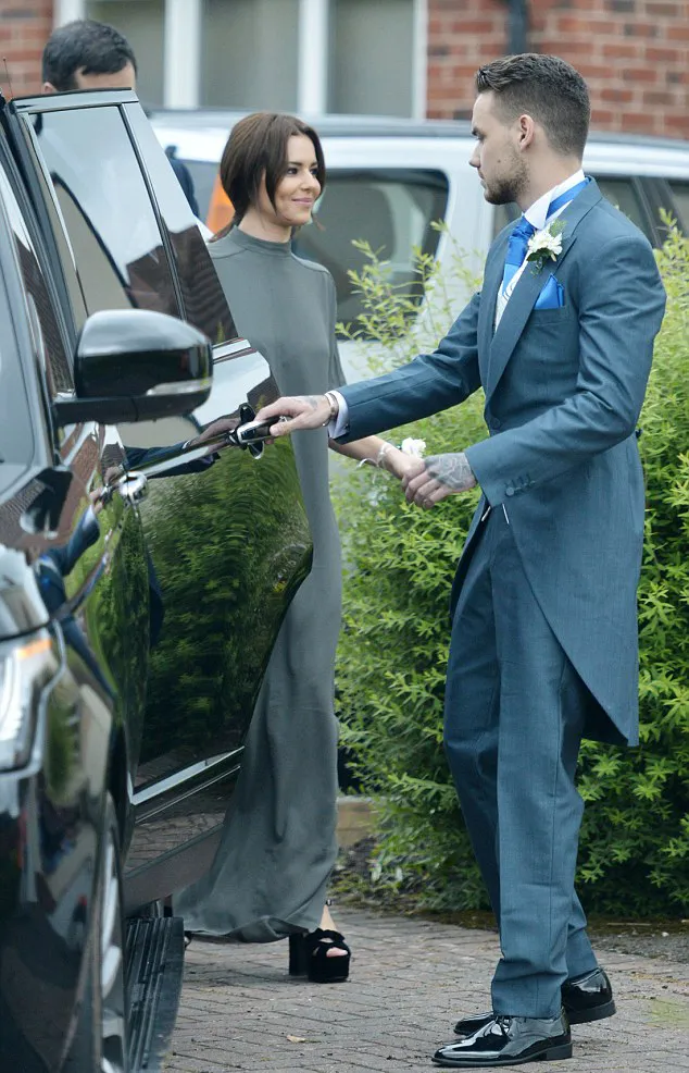 Cheryl hadiri pesta pernikahan kakak Liam © dailymail.co.uk