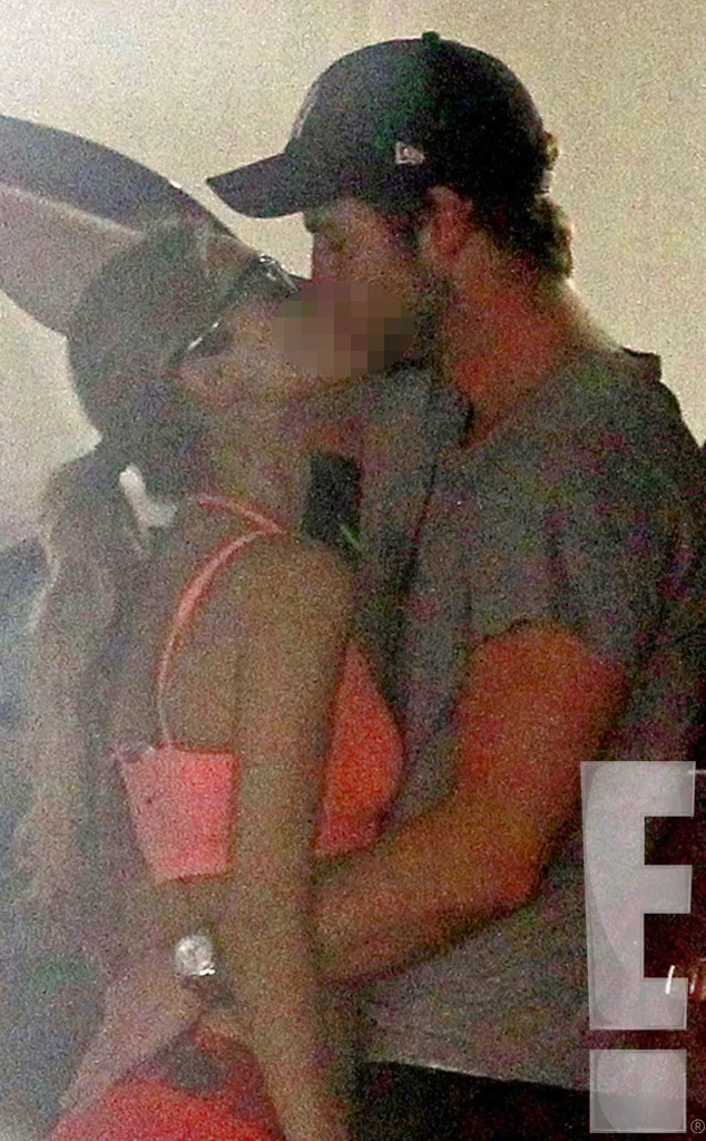 Ieza Gonzales dan Liam Hemsworth @ eonline.com