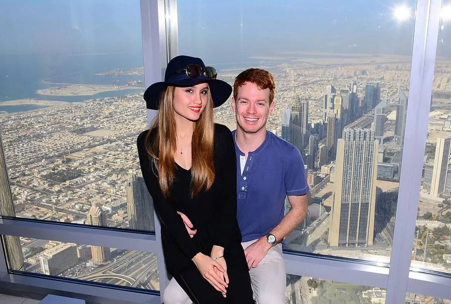 Cinta dan Hunter saat liburan ke Dubai © instagram.com/claurakiehl