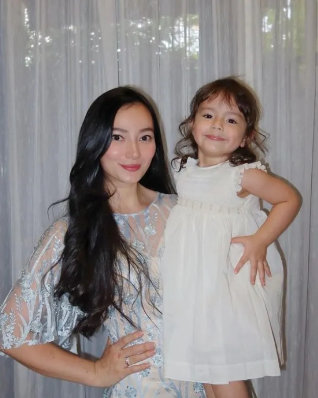 Potret Asmirandah dan Chloe Emmanuelle (Sumber: Instagram/chloeemmanuellevanwattimena)