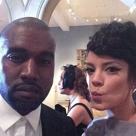 Ketika Lily bertemu sumber inspirasinya, jadilah SELFIE! @ Instagram/Lily Allen