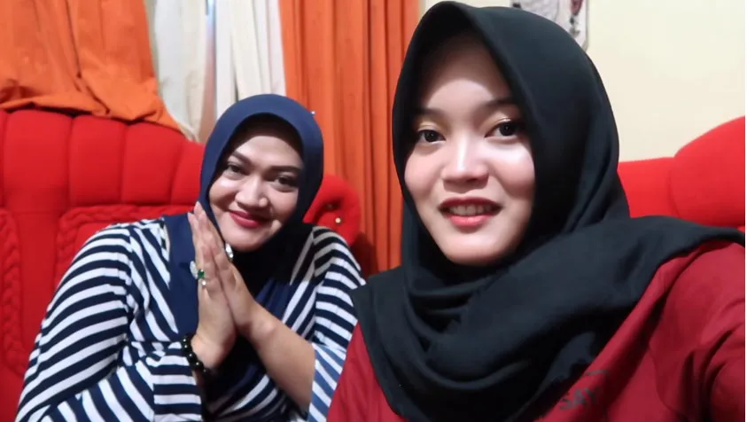 Putri Delina - Lina © Youtube/Putri Delina (diambil 23/10/18 pukul 12:40 WIB)