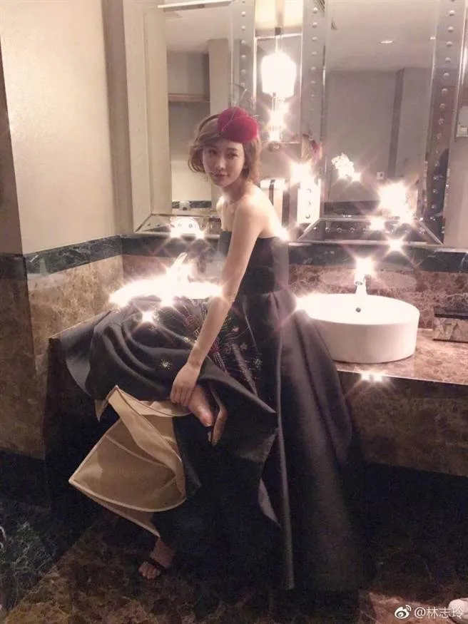 Lin Chi Ling memposting foto di kamar mandi hotel, diduga Jerry Yan yang mengambil foto tersebut. © dramafever.com