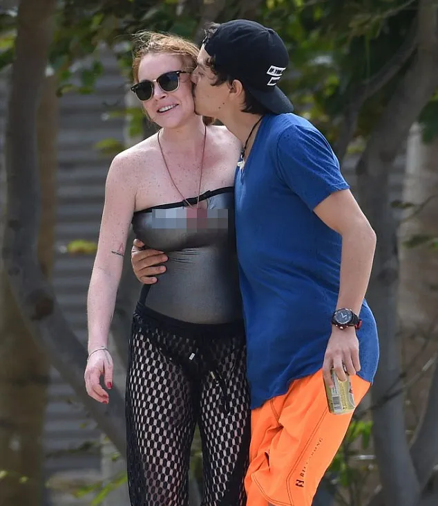 Lindsay Lohan dan Egor liburan bareng © Dailymail.co.uk