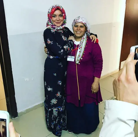 Lindsay pakai hijab saat berada di Turki © instagram.com/lindsaylohan