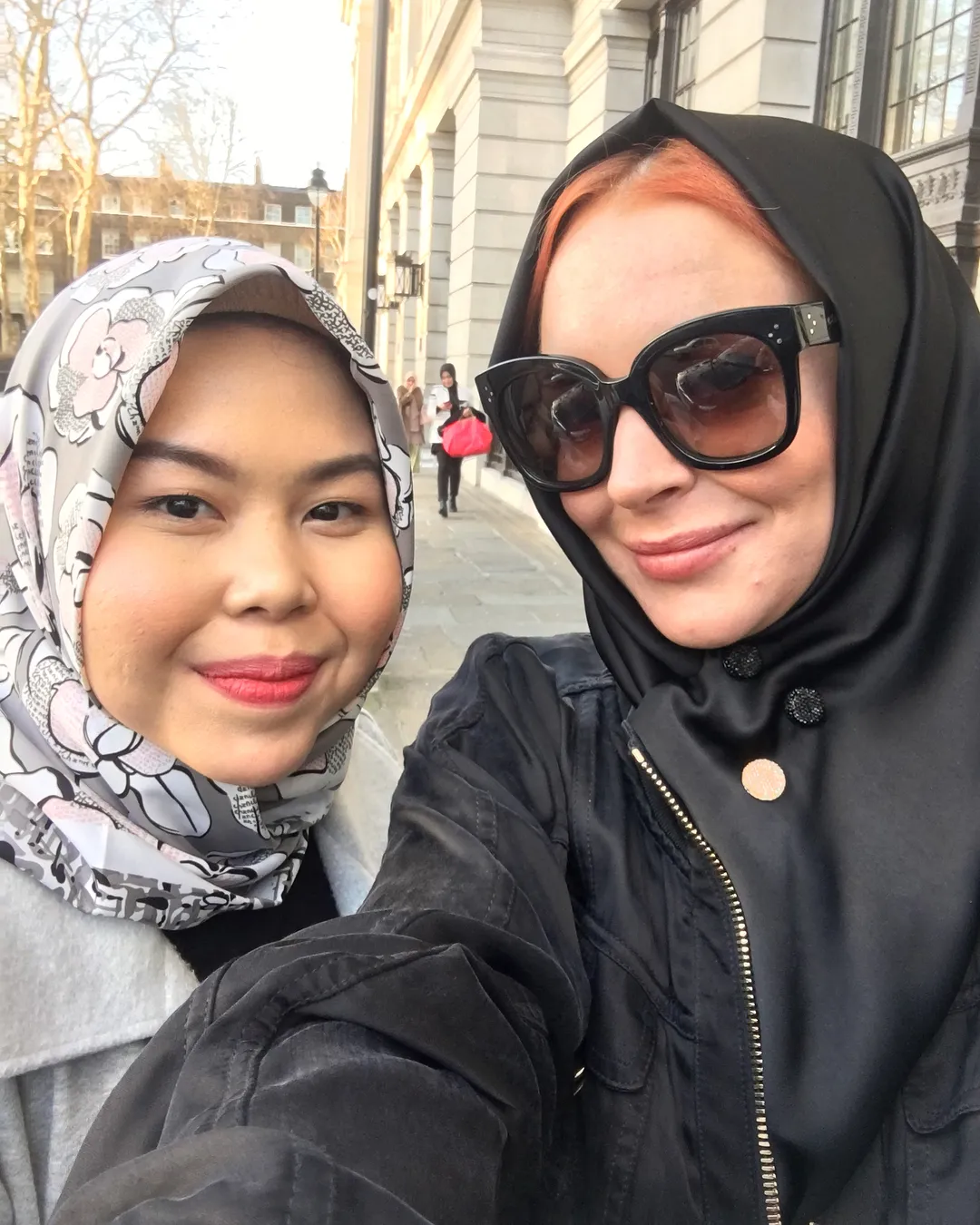 Tika Mulya, wanita yang jadi LO dan hijab stylist Lindsay saat di London © instagram.com/tikamulya