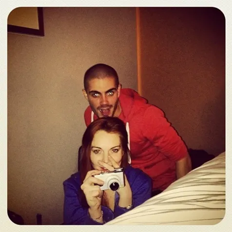 Lindsay Lohan dan Max George dalam satu kamar @ digitalspy.co.uk