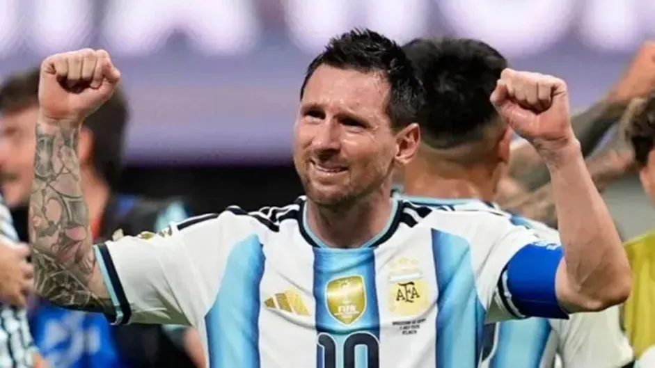 Lionel Messi terharu setelah membawa Argentina melangkah ke perempat final Piala Dunia 2026. (AP Photo/Mike Stewart)