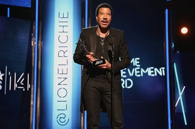 Lionel Richie kagumi bakat Chris Brown ©billboard