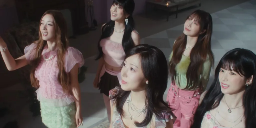 Apink - Love Me More