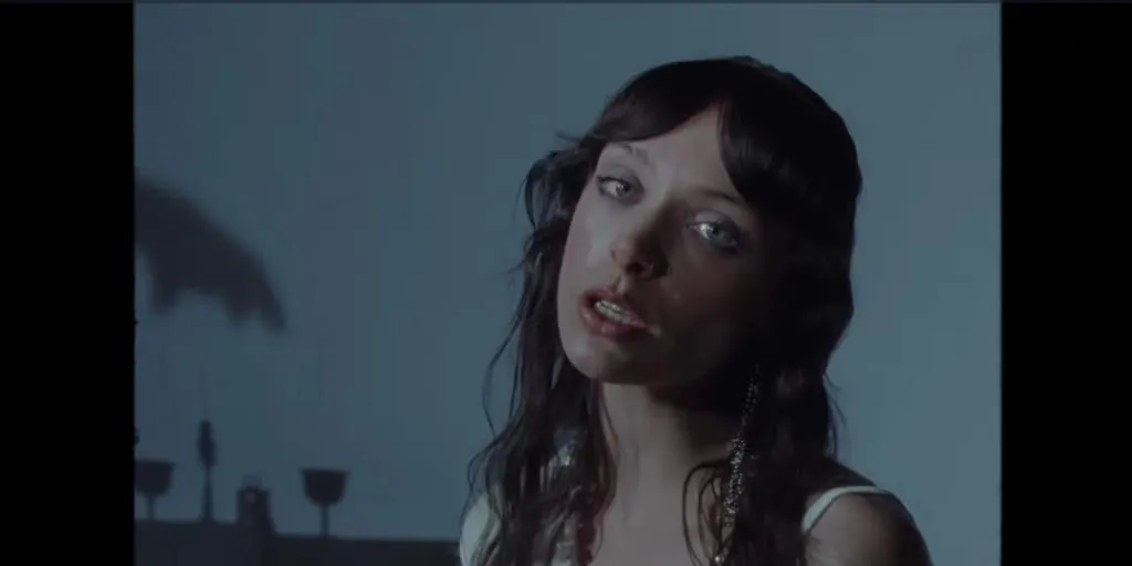 Holly Humberstone - To Love Somebody