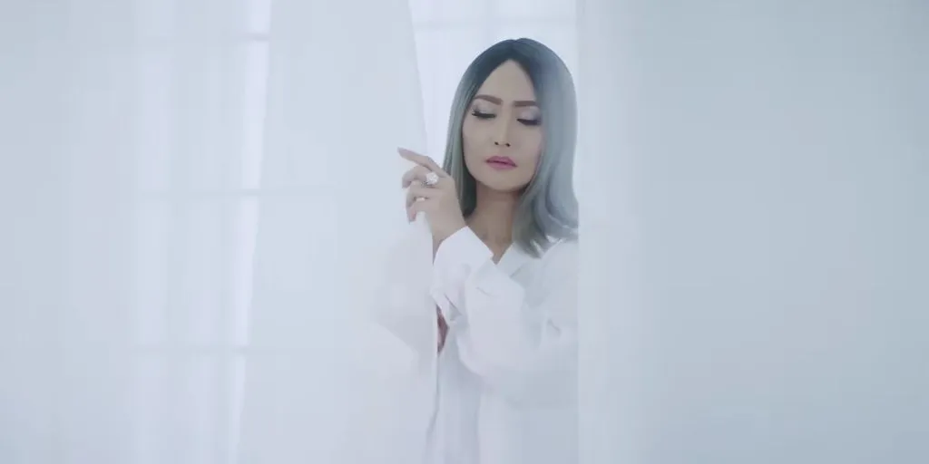 Lirik Seolah Sempurna - Inul Darartista