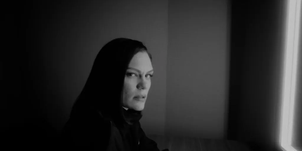 Jessi J - I Don\'t Care