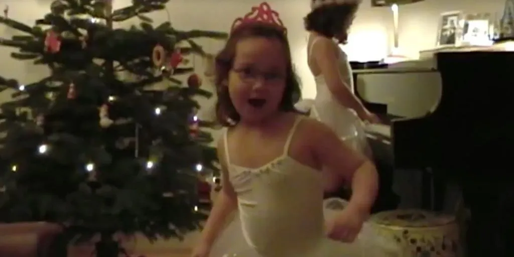 Laufey - Santa Claus Is Comin\' To Town