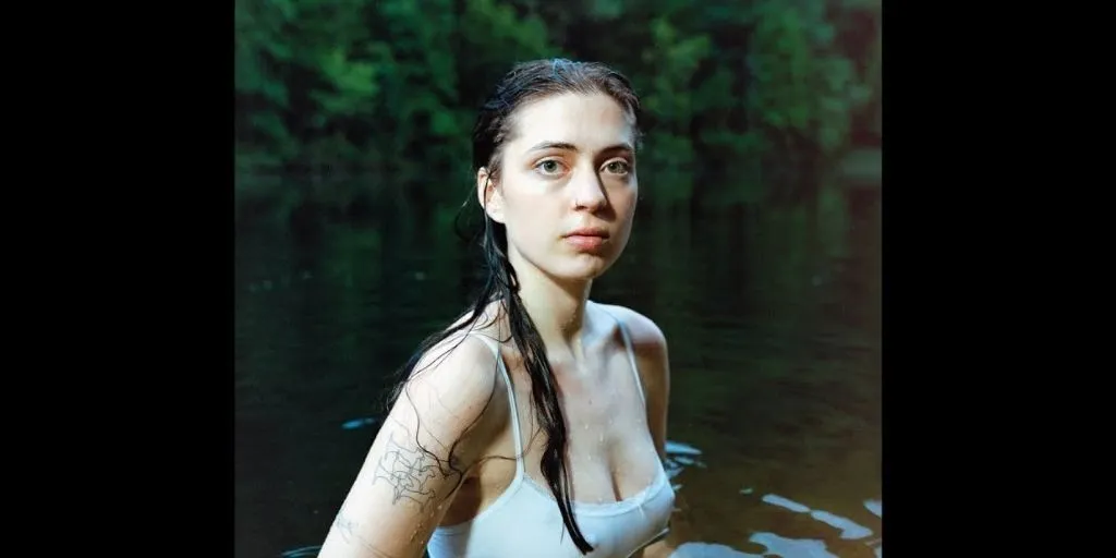 Lizzy McAlpine - Staying