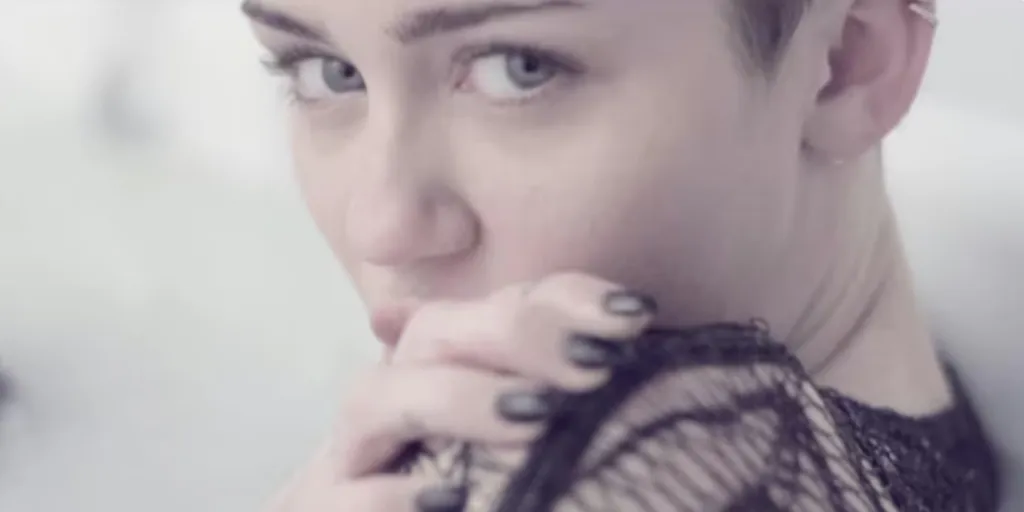 Miley Cyrus - Adore You dan Terjemahan
