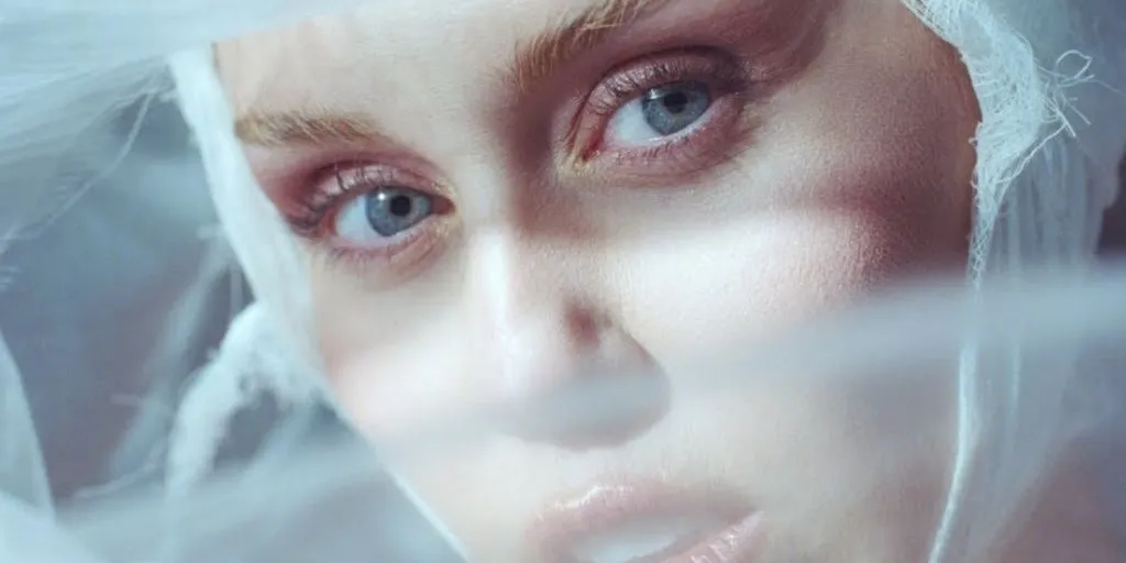 Miley Cyrus ft. Lindsey Buckingham & Mick Fleetwood - Secrets