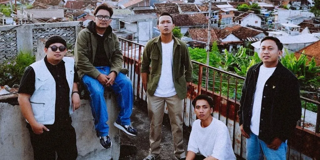 Lirik Dumes - Ngatmombilung