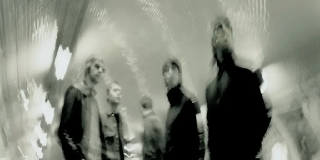 Oasis - She Is Love (Terjemahan)