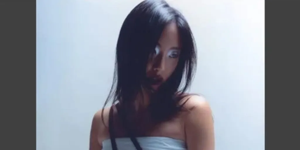 Sarah Kinsley & Paris Paloma - After All