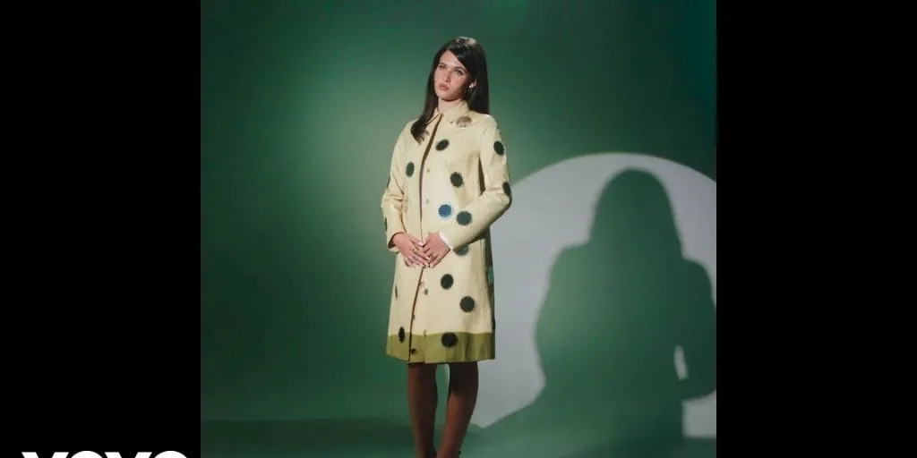 SIENNA SPIRO - Die On This Hill