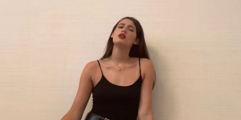 SIENNA SPIRO - Die On This Hill (Terjemahan)