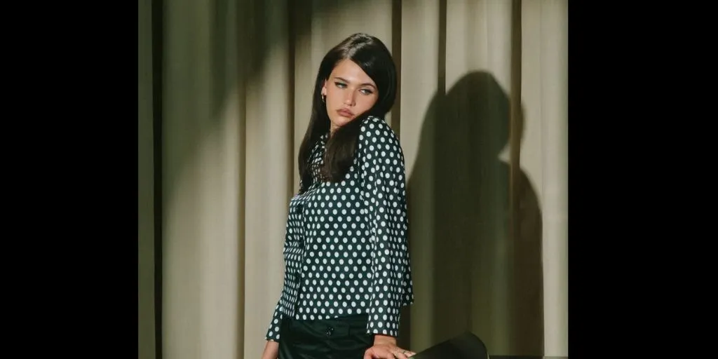SIENNA SPIRO - You Stole The Show (Terjemahan)