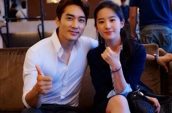 Song Seung Hun berkeinginan main film lagi dengan sang pacar, Liu Yifei. © Hancinema.net
