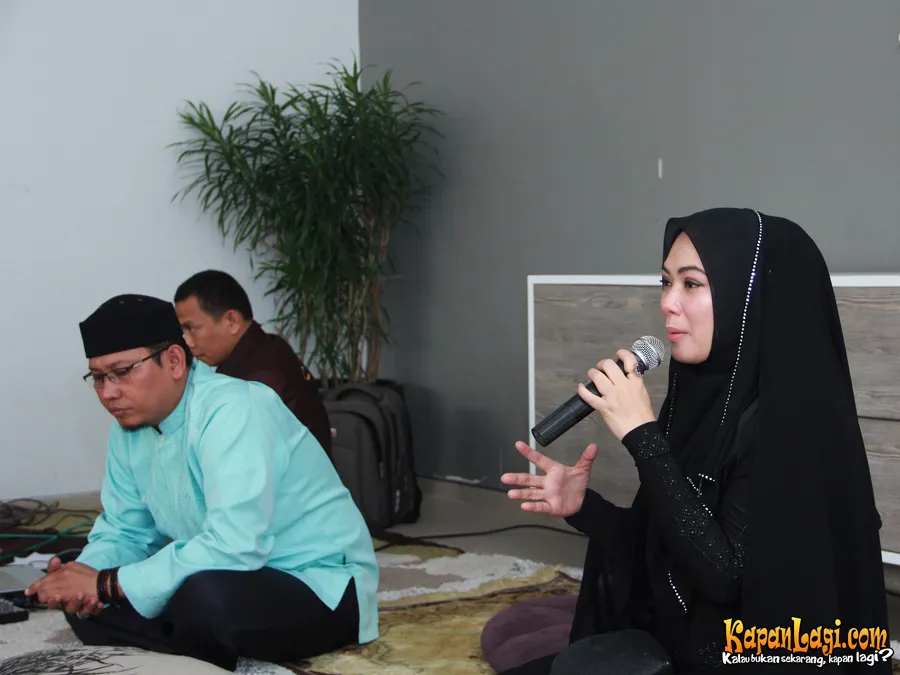 Liv saat ditemui di Lebak Bulus tentang Majlis Ta'lim yang dibuatnya © KapanLagi.com®/Muhammad Akrom Sukarya