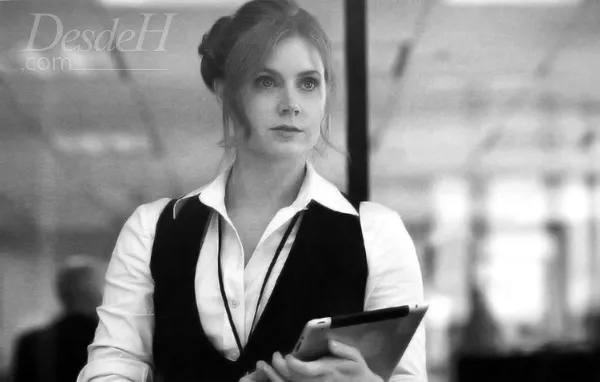 Amy Adams nampak meyakinkan dalam perannya sebagai wartawan sekaligus pencuri hati Superman.