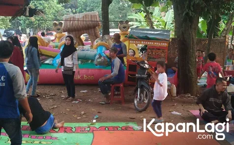 Yang buka usaha dan berjualan di lokasi syuting Dunia Terbalik © KapanLagi.com®/Nuzulur Rakhmah