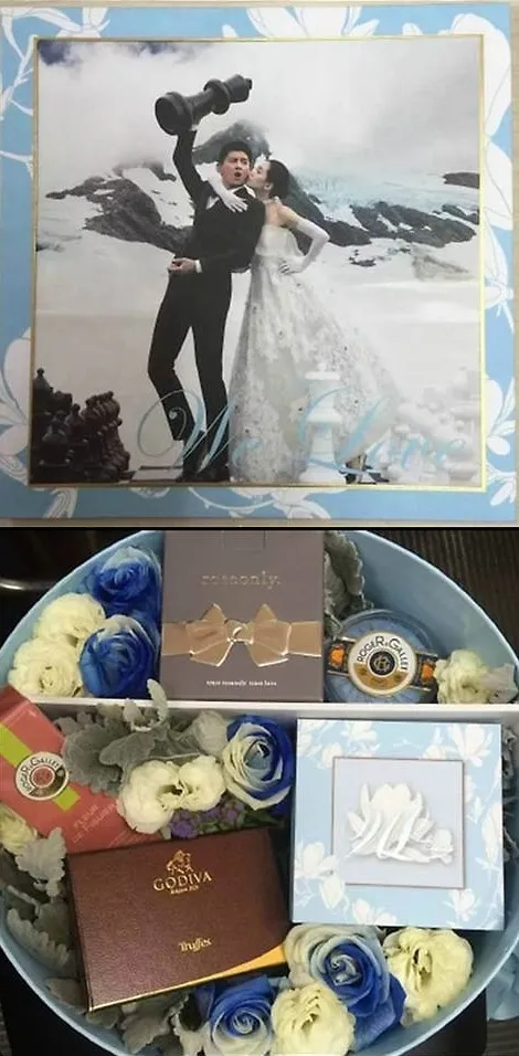 Penampakan undangan serta souvenir pernikahan Nicky Wu. © toggle.sg