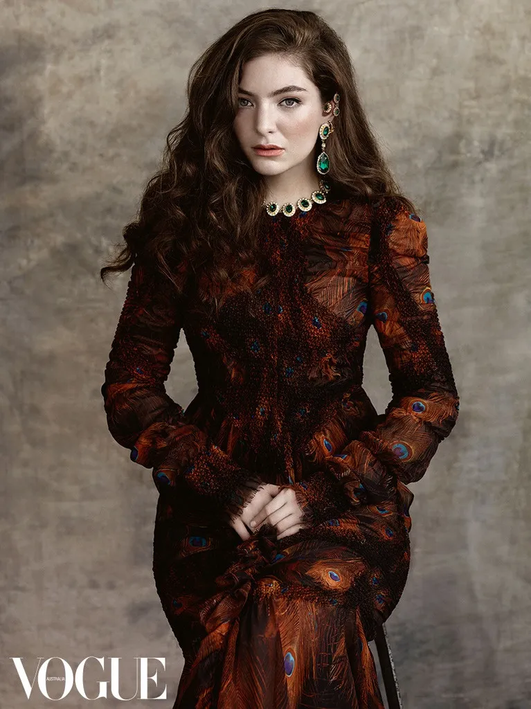 Lorde tampil glamor dan dewasa @ Vogue
