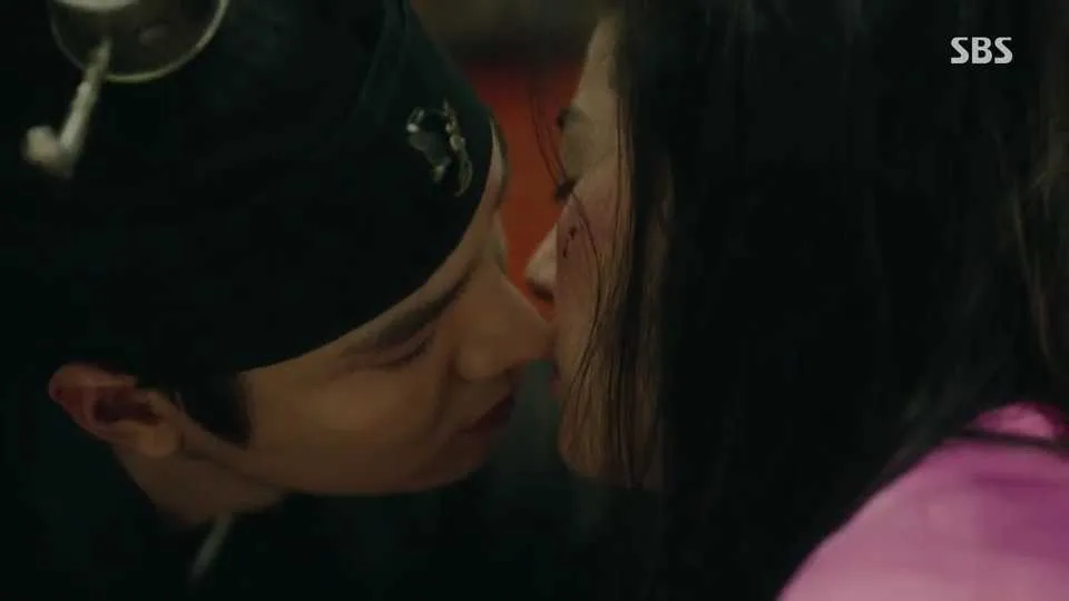 Adegan ciuman era Josoen Lee Min Ho dan Jun Ji Hyun. ©SBS