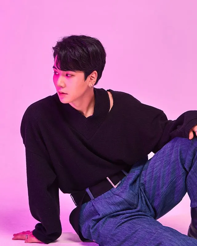 HYEONGJIN © Instagram.com/official_jnent