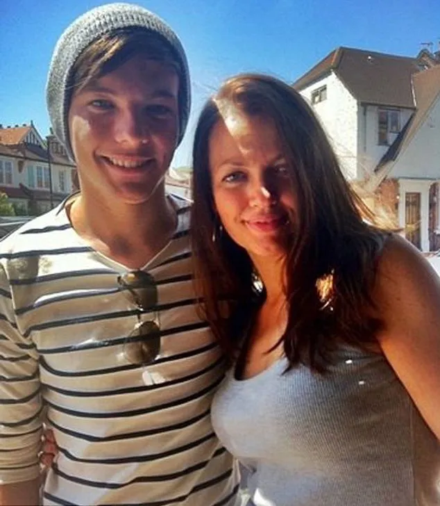 Louis dan ibunya @ dailymail.co.uk