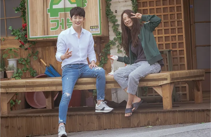 Park Shi Hoo dan Song Ji Hyo di drama LOVELY HORRIBLY © KBS