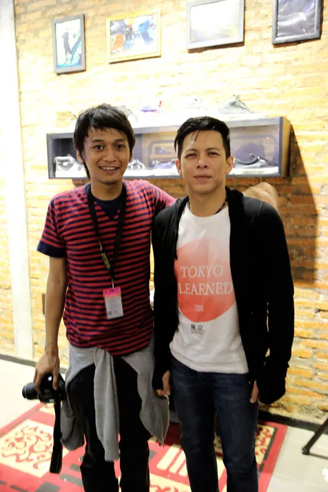 Bekerja dan 'bermain' @foto: KapanLagi.com®